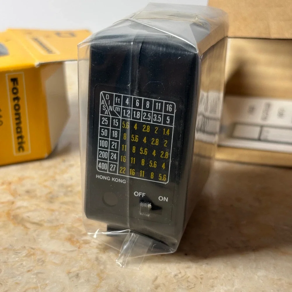Fotomatic Electronic Flash 140 Black Vintage 35mm‎ Camera Hot Shoe Mount Sealed
